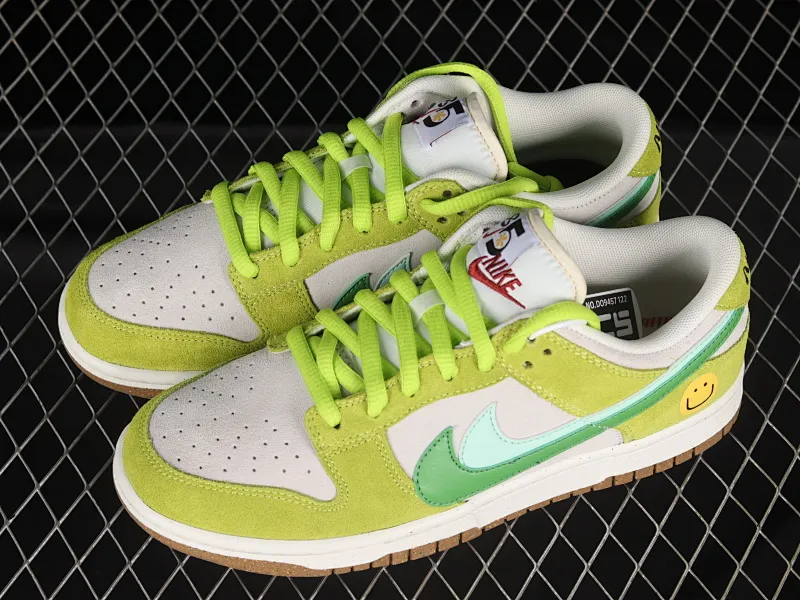 All categories Nk SB Dunk Series Nk SB Dunk Low low-top sneakers Nk SB Dunk Low "85" Green Apple Smiley SB low-top sports and leisure sneakers DO9457-122